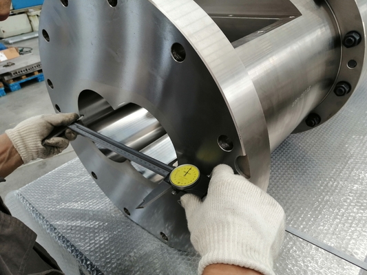 Mecanizado CNC con extrusores de doble tornillo giratorios