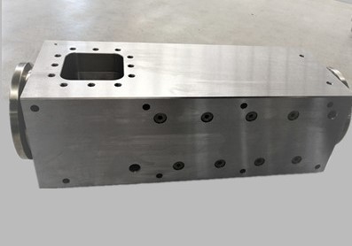 Mecanizado CNC de barriles de extrusores de tornillos gemelos para la industria de la ingeniería del plástico