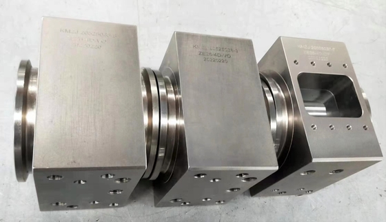 Mecanizado CNC de barriles de extrusores de tornillos gemelos para la industria de la ingeniería del plástico
