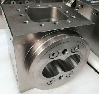 Mecanizado CNC de barriles de extrusores de tornillos gemelos para la industria de la ingeniería del plástico