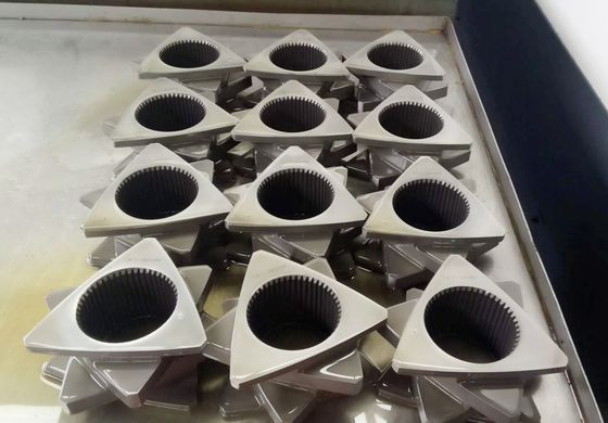 El alto extrusor de tornillo del gemelo de la resistencia a la corrosión parte el elemento del tornillo del extrusor para TEX54